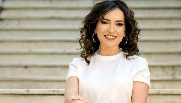 الفنانة أمل عرفة تكسر صمتها وتلجأ إلى القضاء بعد تسريب تسجيل صوتي منسوب لابنتها مريم الفنانة أمل عرفة تكسر صمتها وتلجأ إلى القضاء بعد تسريب تسجيل صوتي منسوب لابنتها مريم