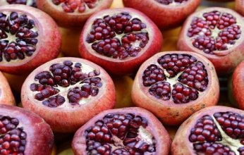 تحفيز "هرمون الشباب" بالرمان.. بارقة أمل لكبار السن