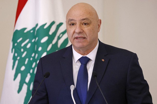 الرئيس اللبناني يدين الاعتداء الإسرائيلي على اليونيفيل جنوب لبنان الرئيس اللبناني يدين الاعتداء الإسرائيلي على اليونيفيل جنوب لبنان