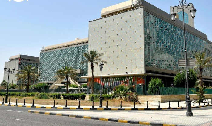 البلدية تنفذ حملة ميدانية للكشف على التراخيص الصحية للمحلات في العاصمة البلدية تنفذ حملة ميدانية للكشف على التراخيص الصحية للمحلات في العاصمة