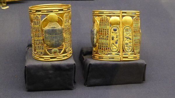 مصر.. اختفاء أسورة ذهبية نادرة من المتحف المصري يثير جدلاً واسعاً مصر.. اختفاء أسورة ذهبية نادرة من المتحف المصري يثير جدلاً واسعاً