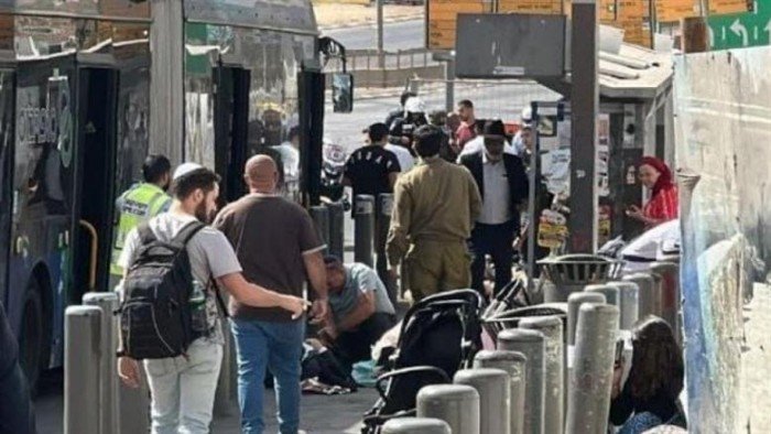 استهداف حافلة اسرائيلية فى القدس ومقتل وإصابة أكثر من 20 إسرائيليا استهداف حافلة اسرائيلية فى القدس ومقتل وإصابة أكثر من 20 إسرائيليا
