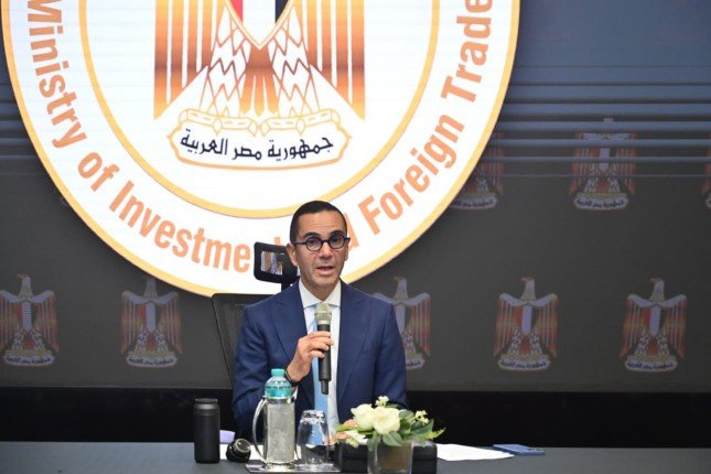 وزير الاستثمار: تعزيز تنافسية الاقتصاد المصرى يساعد بجذب مزيد من الاستثمارات الأجنبية وزير الاستثمار: تعزيز تنافسية الاقتصاد المصرى يساعد بجذب مزيد من الاستثمارات الأجنبية