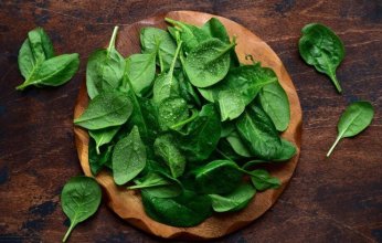 السبانخ.. سلاح طبيعي لحماية القلب وخفض خطر الوفاة بأمراض الأوعية الدموية