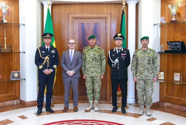 وكيل الحرس الوطني الكويتي يبحث مع السفير الإيطالي لدى البلاد موضوعات مشتركة وكيل الحرس الوطني الكويتي يبحث مع السفير الإيطالي لدى البلاد موضوعات مشتركة