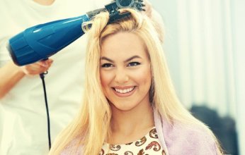 أدوات تصفيف الشعر تطلق جسيمات ملوثة تضاهي تلوث الطرق المزدحمة