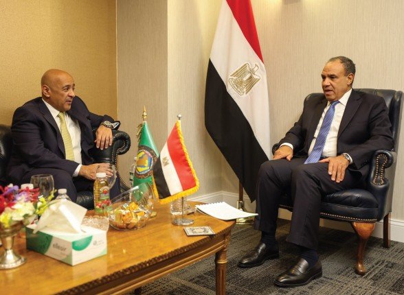 الأمين العام لمجلس التعاون يبحث مع وزير الخارجية المصري آخر المستجدات في المنطقة وفي مقدمتها التطورات في غزة الأمين العام لمجلس التعاون يبحث مع وزير الخارجية المصري آخر المستجدات في المنطقة وفي مقدمتها التطورات في غزة