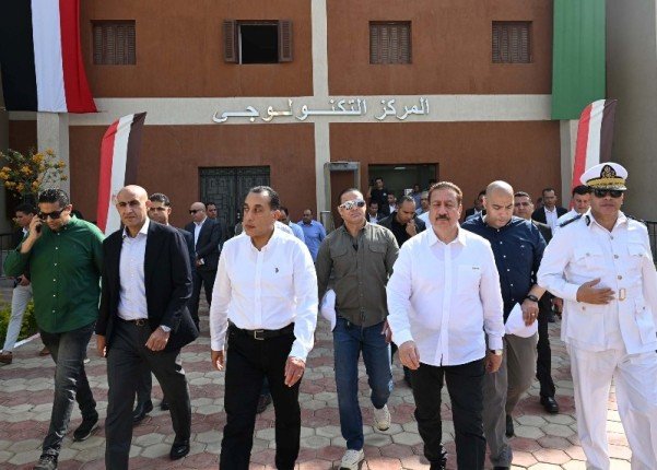 مصر.. رئيس الوزراء يتفقد مجمع خدمات المواطنين بقرية شمّا ضمن مشروعات «حياة كريمة» بالمنوفية مصر.. رئيس الوزراء يتفقد مجمع خدمات المواطنين بقرية شمّا ضمن مشروعات «حياة كريمة» بالمنوفية