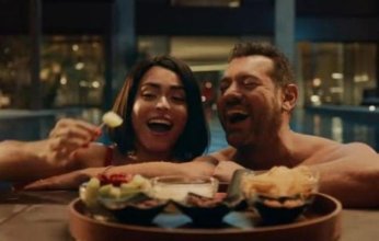 إطلالة أسماء جلال الجريئة ورومانسية عمرو يوسف تشعلان أجواء «السلم والثعبان 2»