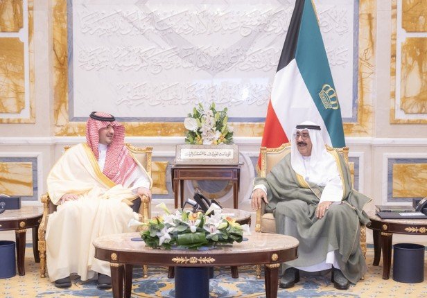أمير الكويت يستقبل النائب الأول لرئيس مجلس الوزراء وزير الداخلية ووزير الداخلية السعودي أمير الكويت يستقبل النائب الأول لرئيس مجلس الوزراء وزير الداخلية ووزير الداخلية السعودي