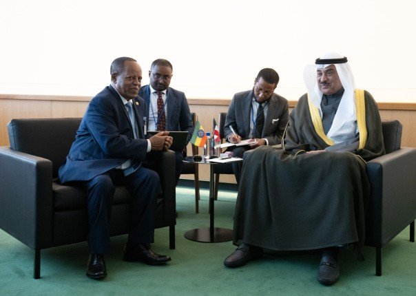 ممثل أمير الكويت ولي العهد" يلتقي رئيس إثيوبيا على هامش اجتماعات الدورة الـ80 للجمعية العامة للأمم المتحدة ممثل أمير الكويت ولي العهد" يلتقي رئيس إثيوبيا على هامش اجتماعات الدورة الـ80 للجمعية العامة للأمم المتحدة