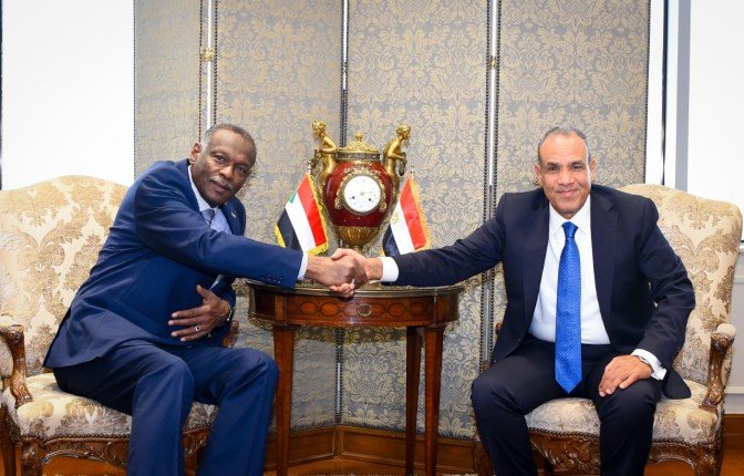 وزير الخارجية: مصر تؤكد رفضها الكامل لمحاولات زعزعة وحدة السودان ومؤسساته الوطنية وزير الخارجية: مصر تؤكد رفضها الكامل لمحاولات زعزعة وحدة السودان ومؤسساته الوطنية