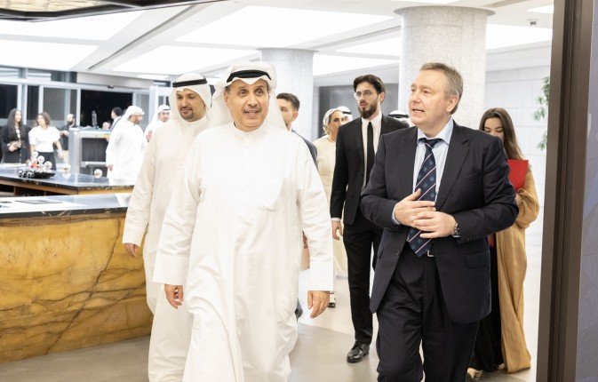 وزير شؤون الديوان الأميري: الزيارة المرتقبة لسمو أمير الكويت إلى روسيا فرصة لتعزيز العلاقات التاريخية بين البلدين الصديقين وزير شؤون الديوان الأميري: الزيارة المرتقبة لسمو أمير الكويت إلى روسيا فرصة لتعزيز العلاقات التاريخية بين البلدين الصديقين