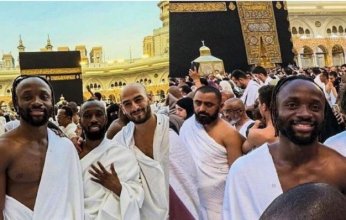 مهاجم بيراميدز المصري يؤدي مناسك العمرة بعد إشهار إسلامه