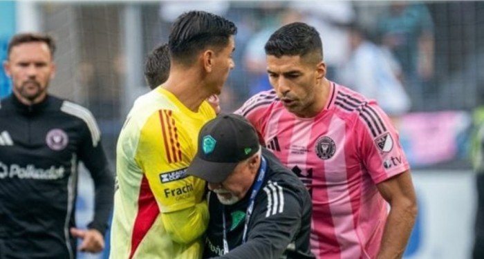 عقوبة قاسية.. إيقاف سواريز 6 مباريات بعد واقعة البصق في نهائي كأس الدوريات عقوبة قاسية.. إيقاف سواريز 6 مباريات بعد واقعة البصق في نهائي كأس الدوريات