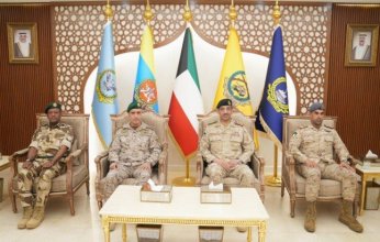 رئيس أركان الجيش الكويتي يبحث مع قائد القيادة العسكرية لمجلس التعاون الموضوعات المشتركة