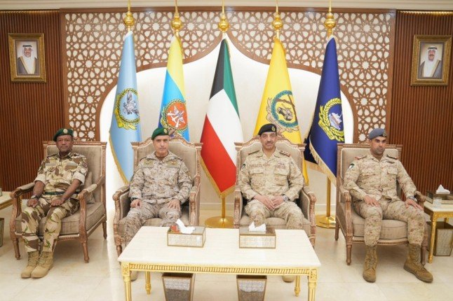 رئيس أركان الجيش الكويتي يبحث مع قائد القيادة العسكرية لمجلس التعاون الموضوعات المشتركة رئيس أركان الجيش الكويتي يبحث مع قائد القيادة العسكرية لمجلس التعاون الموضوعات المشتركة