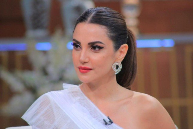 درة تكشف عن ملامح شخصيتها في فيلم "الست لما" درة تكشف عن ملامح شخصيتها في فيلم "الست لما"