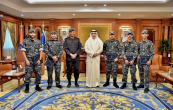 وزير الداخلية الكويتي يكرم أصحاب المراكز الأولى بدورة حفظ النظام ومكافحة الشغب