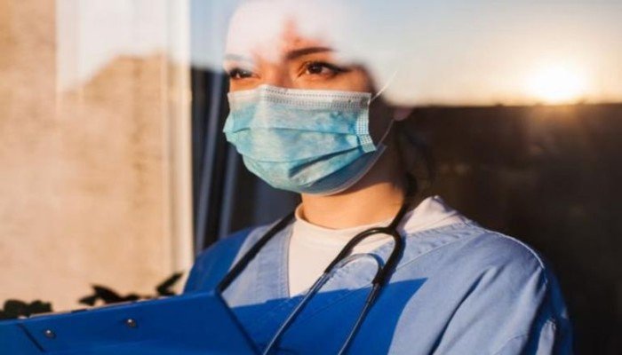 أزمة الكوادر الطبية في بريطانيا.. نقص الأطباء وهجرة العقول تهدد الـNHS أزمة الكوادر الطبية في بريطانيا.. نقص الأطباء وهجرة العقول تهدد الـNHS