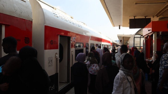 مصر تسير الرحلة الـ 16 لقطارات العودة الطوعية السودانيين إلى وطنهم مصر تسير الرحلة الـ 16 لقطارات العودة الطوعية السودانيين إلى وطنهم