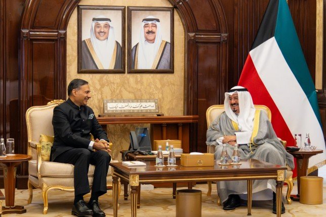 رئيس مجلس الوزراء الكويتي يستقبل سفير الهند لدى البلاد بمناسبة انتهاء مهام عمله رئيس مجلس الوزراء الكويتي يستقبل سفير الهند لدى البلاد بمناسبة انتهاء مهام عمله