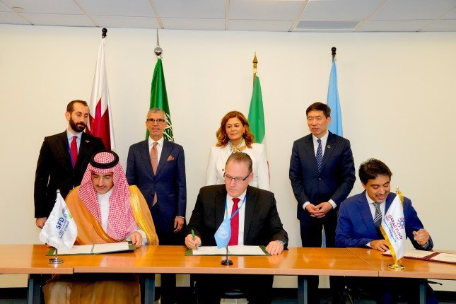 اتفاق سعودي قطري لدعم سوريا بـ 89 مليون دولار اتفاق سعودي قطري لدعم سوريا بـ 89 مليون دولار