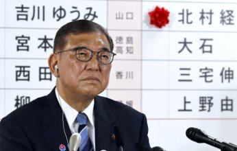 رئيس الوزراء الياباني يعلن استقالته بعد فقدان الأغلبية البرلمانية