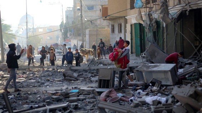 سقوط شهداء وجرحى.. قصف إسرائيلي يستهدف مدينة دير البلح وسط قطاع غزة سقوط شهداء وجرحى.. قصف إسرائيلي يستهدف مدينة دير البلح وسط قطاع غزة