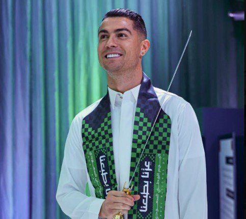 بالزي السعودي.. رونالدو يوجه نصيحة ورسالة تهنئة بمناسبة عيد المملكة بالزي السعودي.. رونالدو يوجه نصيحة ورسالة تهنئة بمناسبة عيد المملكة