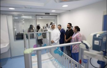 وزير الصحة يدشن المرحلة التشغيلية الثالثة لوحدة العناية المركزة للأطفال والمطبخ المركزي في مستشفى الأميري