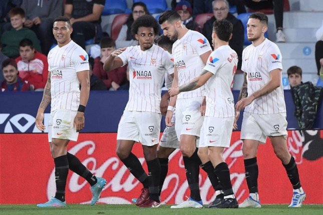 مواجهة قوية.. بث مباشر لمشاهدة مباراة إشبيلية ضد إلتشي في الدوري الإسباني مواجهة قوية.. بث مباشر لمشاهدة مباراة إشبيلية ضد إلتشي في الدوري الإسباني