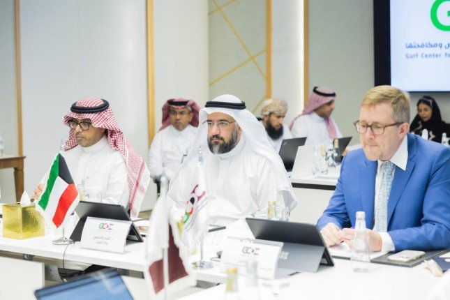 وكيل وزارة الصحة الكويتية يؤكد أهمية تعزيز التكامل الصحي الخليجي وتطوير البرامج المشتركة في مجال الوقاية والرعاية الصحية وكيل وزارة الصحة الكويتية يؤكد أهمية تعزيز التكامل الصحي الخليجي وتطوير البرامج المشتركة في مجال الوقاية والرعاية الصحية