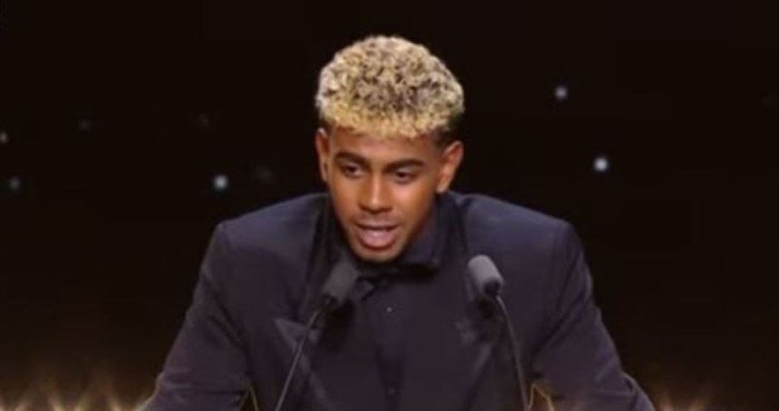 لامين يامال يفوز بجائزة أفضل لاعب شاب في حفل جوائز الكرة الذهبية 2025 لامين يامال يفوز بجائزة أفضل لاعب شاب في حفل جوائز الكرة الذهبية 2025