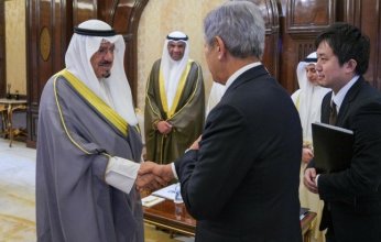 رئيس مجلس الوزراء الكويتي يستقبل وزير خارجية اليابان