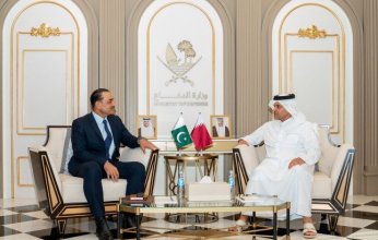 قطر وباكستان تبحثان سبل تعزيز العلاقات الثنائية بين البلدين