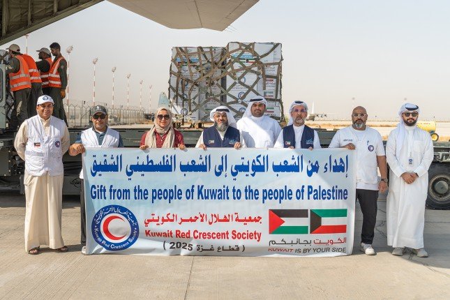 إقلاع الطائرة الـ12 من الجسر الجوي الكويتي الثاني على متنها 10 أطنان من المساعدات لإغاثة غزة إقلاع الطائرة الـ12 من الجسر الجوي الكويتي الثاني على متنها 10 أطنان من المساعدات لإغاثة غزة