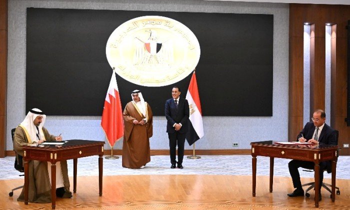 مصر.. رئيس الوزراء وولي عهد البحرين يشهدان توقيع 8 وثائق في مجالات التعاون مصر.. رئيس الوزراء وولي عهد البحرين يشهدان توقيع 8 وثائق في مجالات التعاون