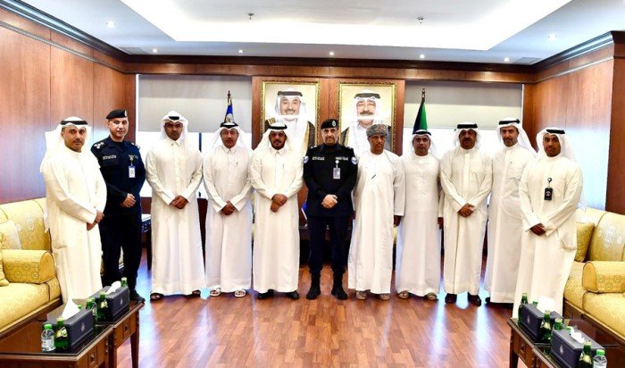 الكويت.. وكيل «الداخلية» يستقبل رؤساء الوفود الخليجية المشاركة بالاجتماع الـ«34» للمديرين العامين للدفاع المدني الكويت.. وكيل «الداخلية» يستقبل رؤساء الوفود الخليجية المشاركة بالاجتماع الـ«34» للمديرين العامين للدفاع المدني