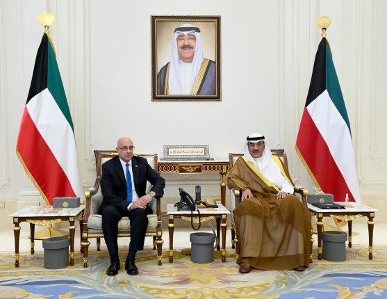 ولي العهد الكويتي يستقبل وزير الدفاع التونسي ولي العهد الكويتي يستقبل وزير الدفاع التونسي