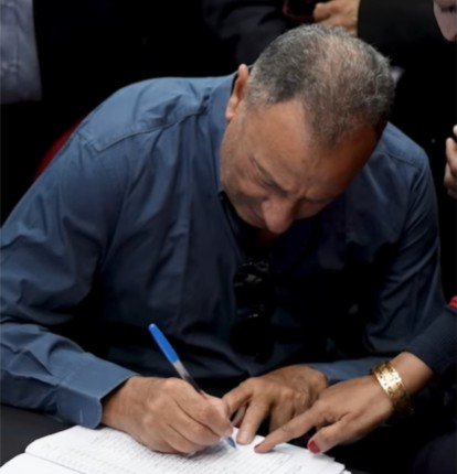 الخطيب يدلي بصوته في الجمعية العمومية للأهلي الخطيب يدلي بصوته في الجمعية العمومية للأهلي