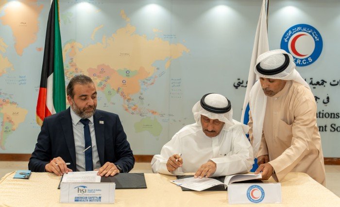 جمعية الهلال الأحمر الكويتي توقع اتفاقية تعاون دولية مع المعهد الأمريكي للسلامة والصحة جمعية الهلال الأحمر الكويتي توقع اتفاقية تعاون دولية مع المعهد الأمريكي للسلامة والصحة