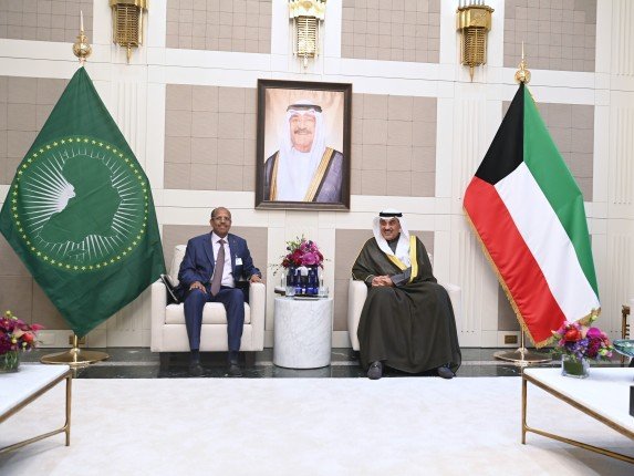 ممثل أمير الكويت "ولي العهد" يستقبل رئيس مفوضية الاتحاد الإفريقي على هامش اجتماعات الدورة الـ80 للجمعية العامة للأمم المتحدة ممثل أمير الكويت "ولي العهد" يستقبل رئيس مفوضية الاتحاد الإفريقي على هامش اجتماعات الدورة الـ80 للجمعية العامة للأمم المتحدة