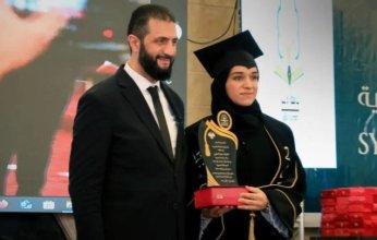 شاهد| بالفيديو.. الرئيس السوري يحتفل بتخرج زوجته من الجامعة