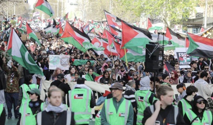 عشرات الآلاف يتظاهرون في أكبر مدن نيوزيلندا دعماً للقضية الفلسطينية.. ماذا يحدث؟ عشرات الآلاف يتظاهرون في أكبر مدن نيوزيلندا دعماً للقضية الفلسطينية.. ماذا يحدث؟