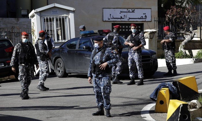 وزير داخلية لبنان: إحباط تهريب 6.5 مليون حبة كبتاجون و700 كيلو جرام حشيش للسعودية وزير داخلية لبنان: إحباط تهريب 6.5 مليون حبة كبتاجون و700 كيلو جرام حشيش للسعودية
