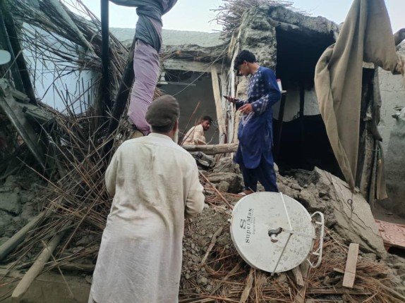 بالصور.. ارتفاع حصيلة ضحايا زلزال أفغانستان إلى 800 قتيل وأكثر من 1500 جريح.. ما التفاصيل؟ بالصور.. ارتفاع حصيلة ضحايا زلزال أفغانستان إلى 800 قتيل وأكثر من 1500 جريح.. ما التفاصيل؟