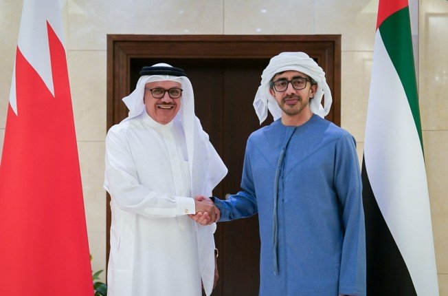 الإمارات والبحرين تبحثان سبل تعزيز علاقات التعاون بين البلدين الإمارات والبحرين تبحثان سبل تعزيز علاقات التعاون بين البلدين