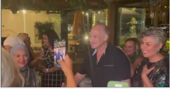 شاهد.. الظهور الأول للمخرج عمر زهران في عيد ميلاد مفيدة شيحة شاهد.. الظهور الأول للمخرج عمر زهران في عيد ميلاد مفيدة شيحة
