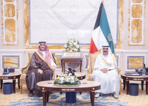 أمير الكويت يستقبل وزير الدولة عضو مجلس الوزراء السعودي الأمير تركي بن محمد بمناسبة زيارته للبلاد أمير الكويت يستقبل وزير الدولة عضو مجلس الوزراء السعودي الأمير تركي بن محمد بمناسبة زيارته للبلاد